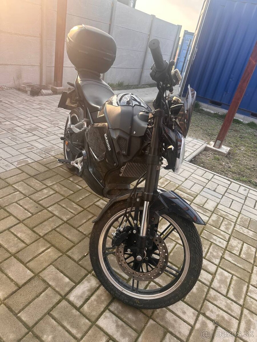 Elektrická motorka Urbet Gadiro E125 | 2 batérie | 900 km |