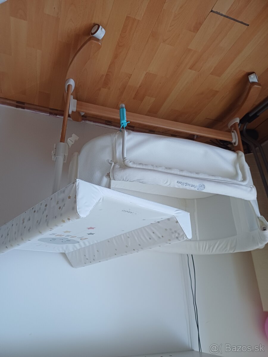 Predám málo používanú detskú kolísku postieľku,Petite &Mars