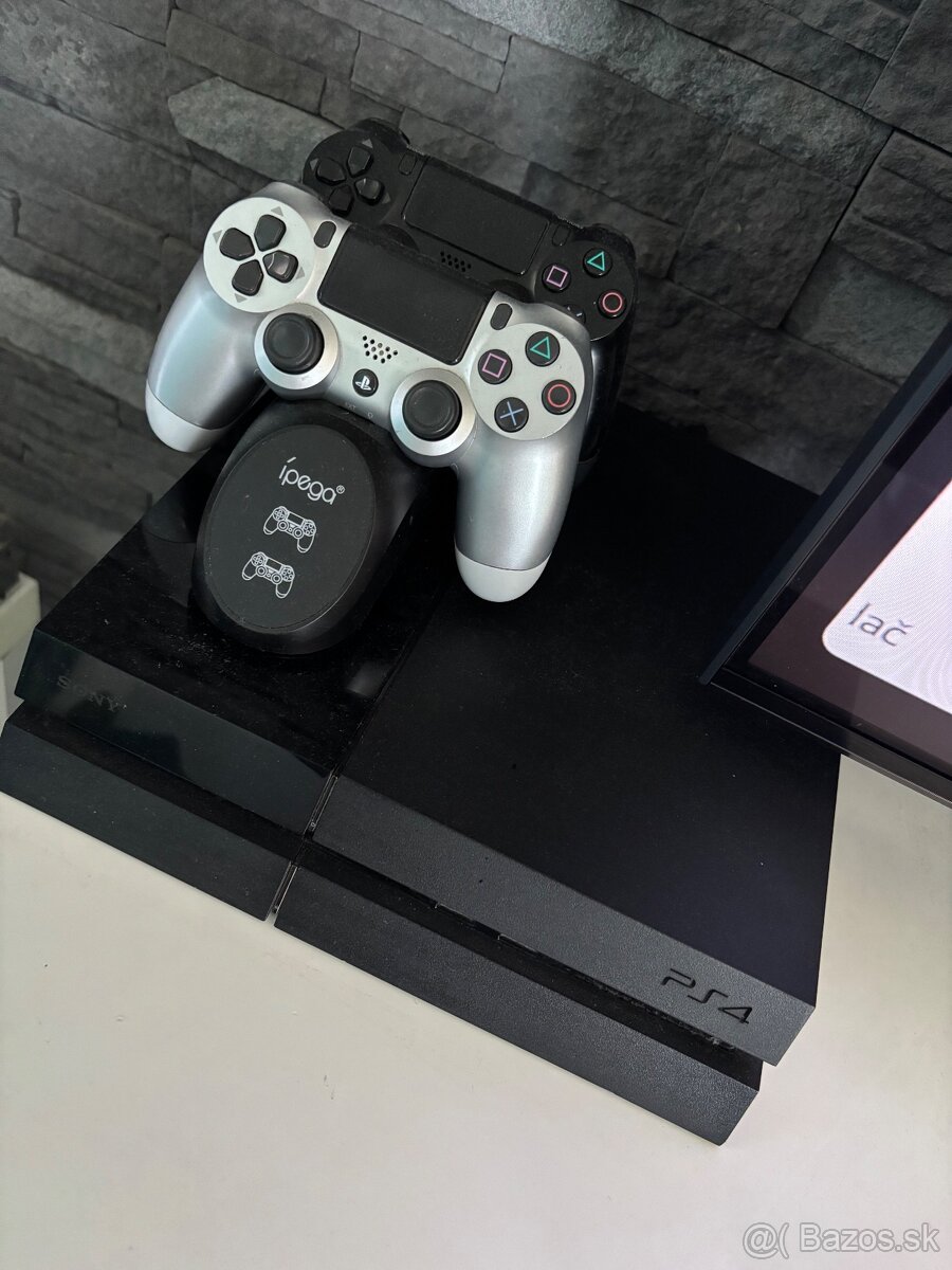 Predám PS4 plus hry a joysticky