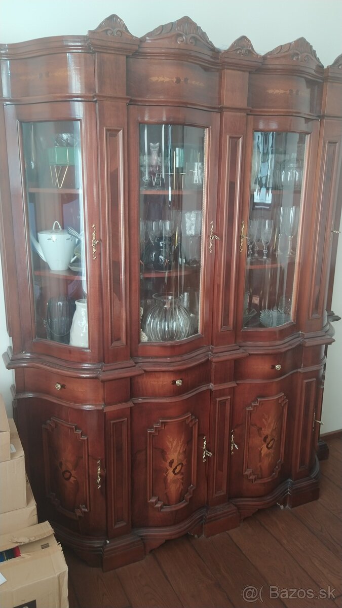 Talianská štýlová dvojdielna skriňa