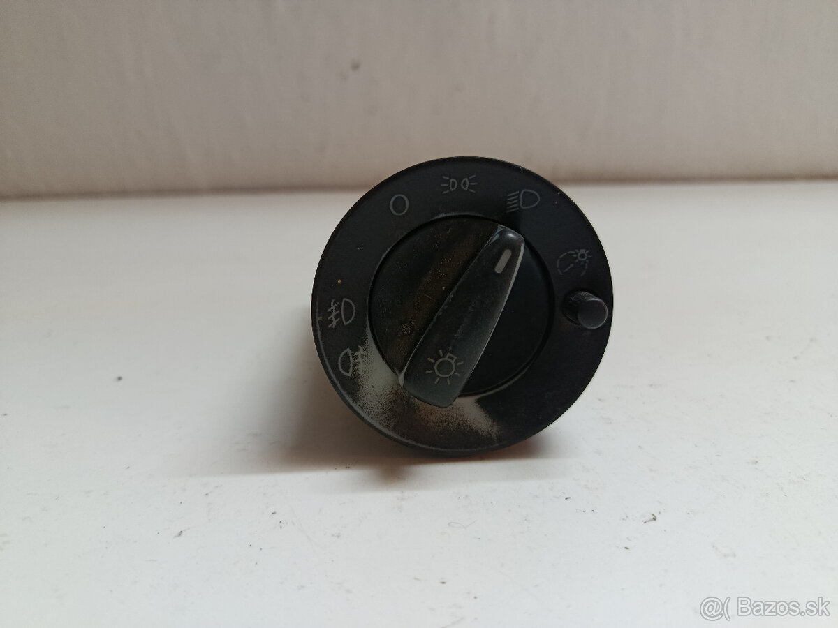 vypinac svetiel skoda octavia 1uo941531a 20€