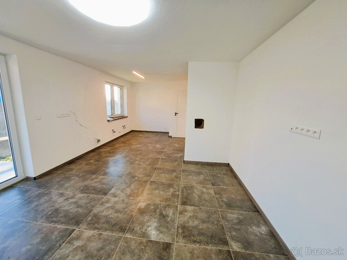 SKOLAUDOVANÁ NOVOSTAVBA-4i RD Brezina