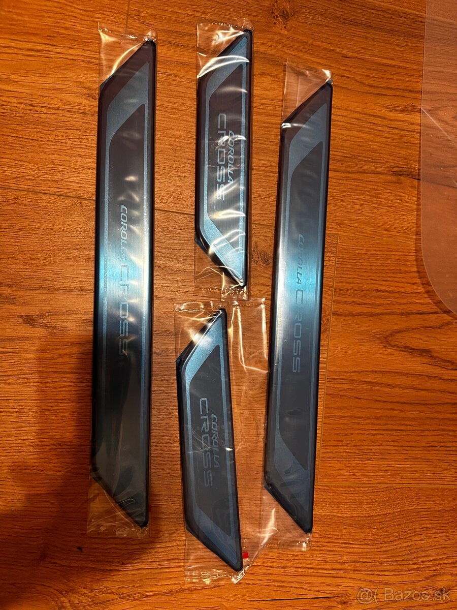 Corolla Cross - prahové listy