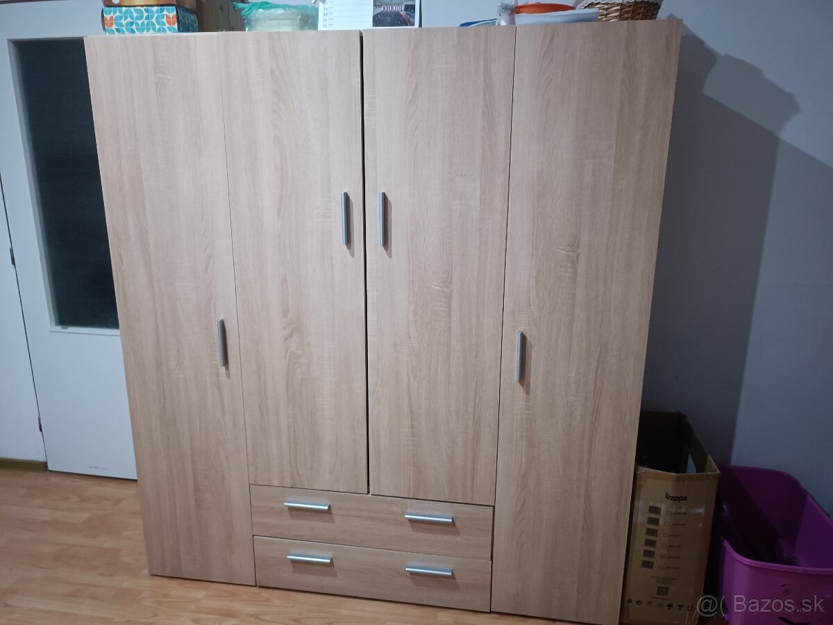 Šatníková skriňa
