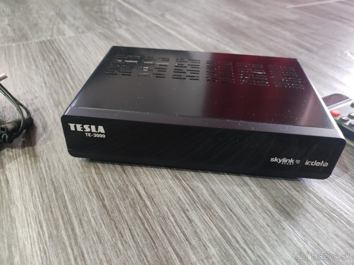 Satelitný prijímač Tesla