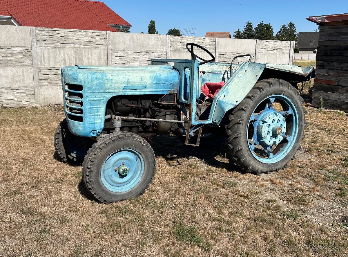 Traktor Zetor 25