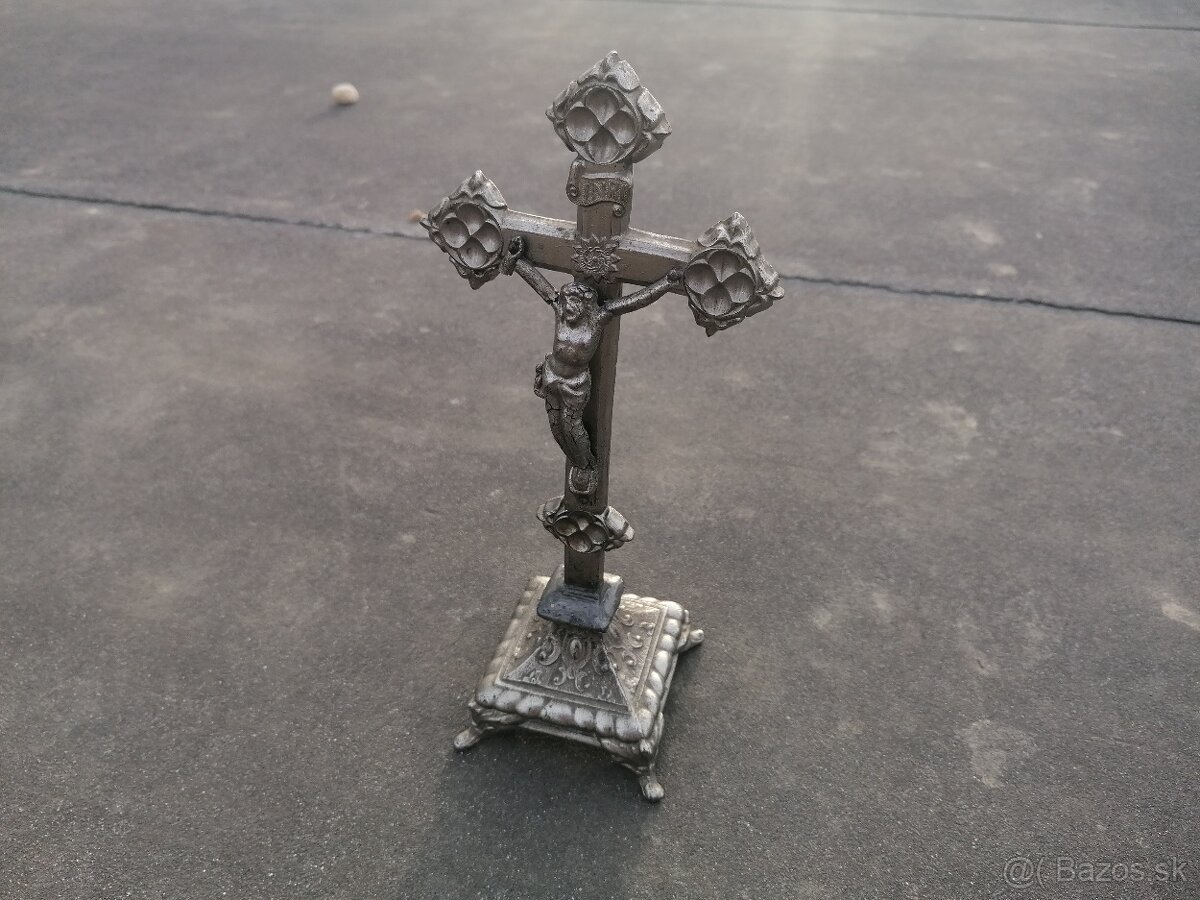Predám starožitný liatinový kríž