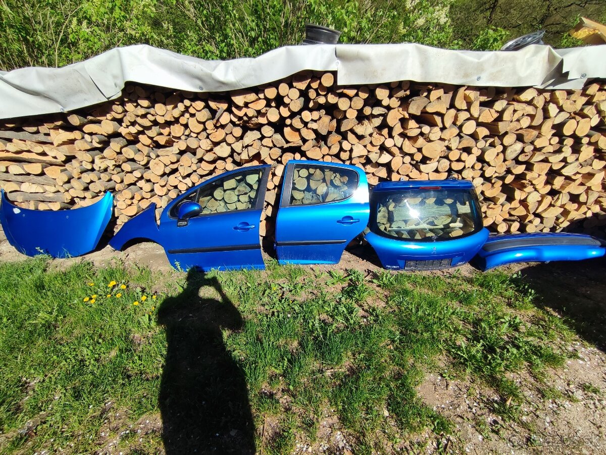 Predám Peugeot 207 - náhradné diely