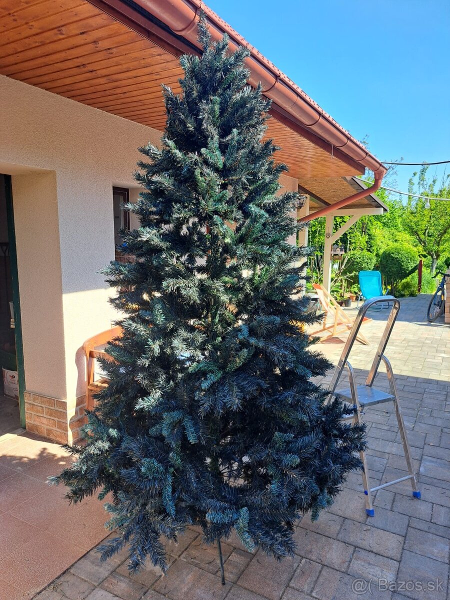 Umelý vianočný stromček 250 cm