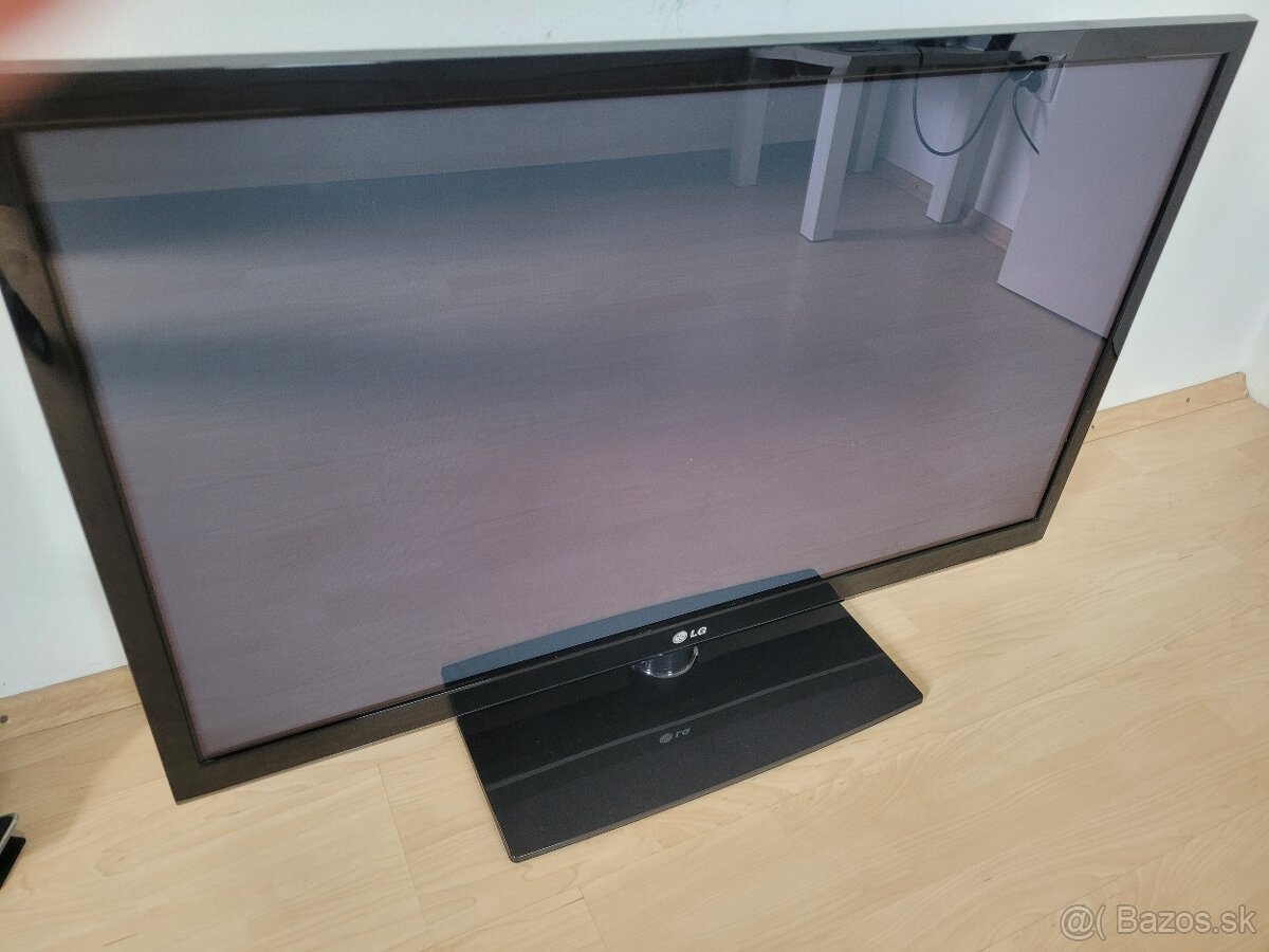 LG 107 cm
