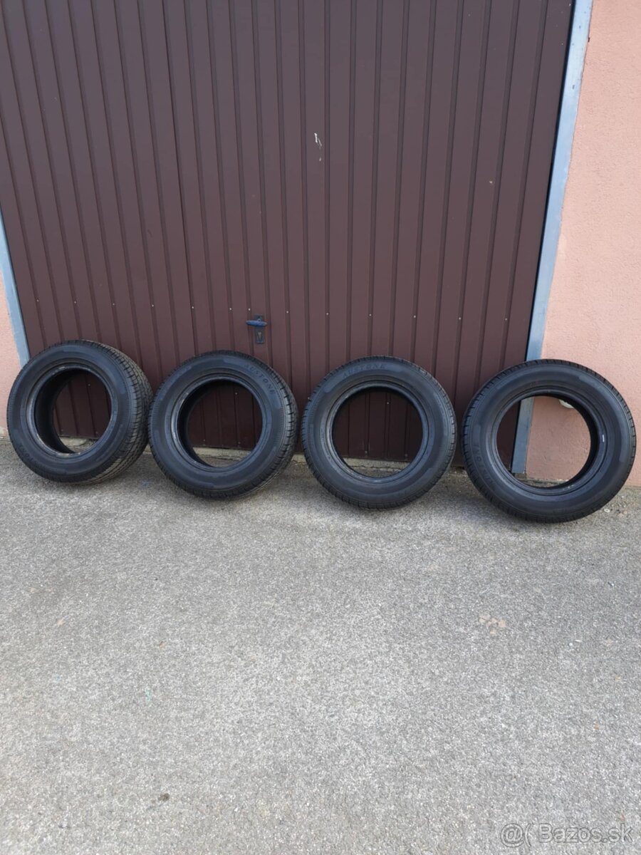 Predám letné pneu 215/70 R16