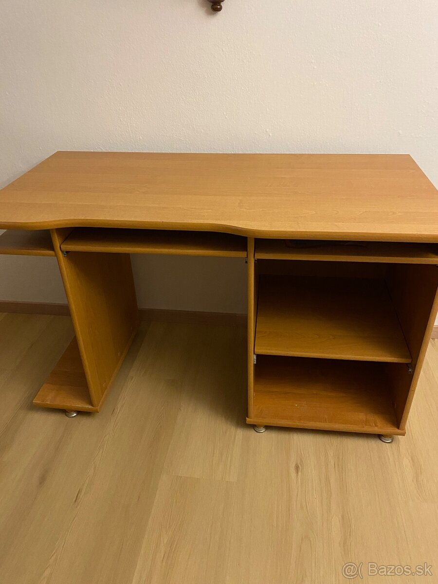 Počítačový stolík