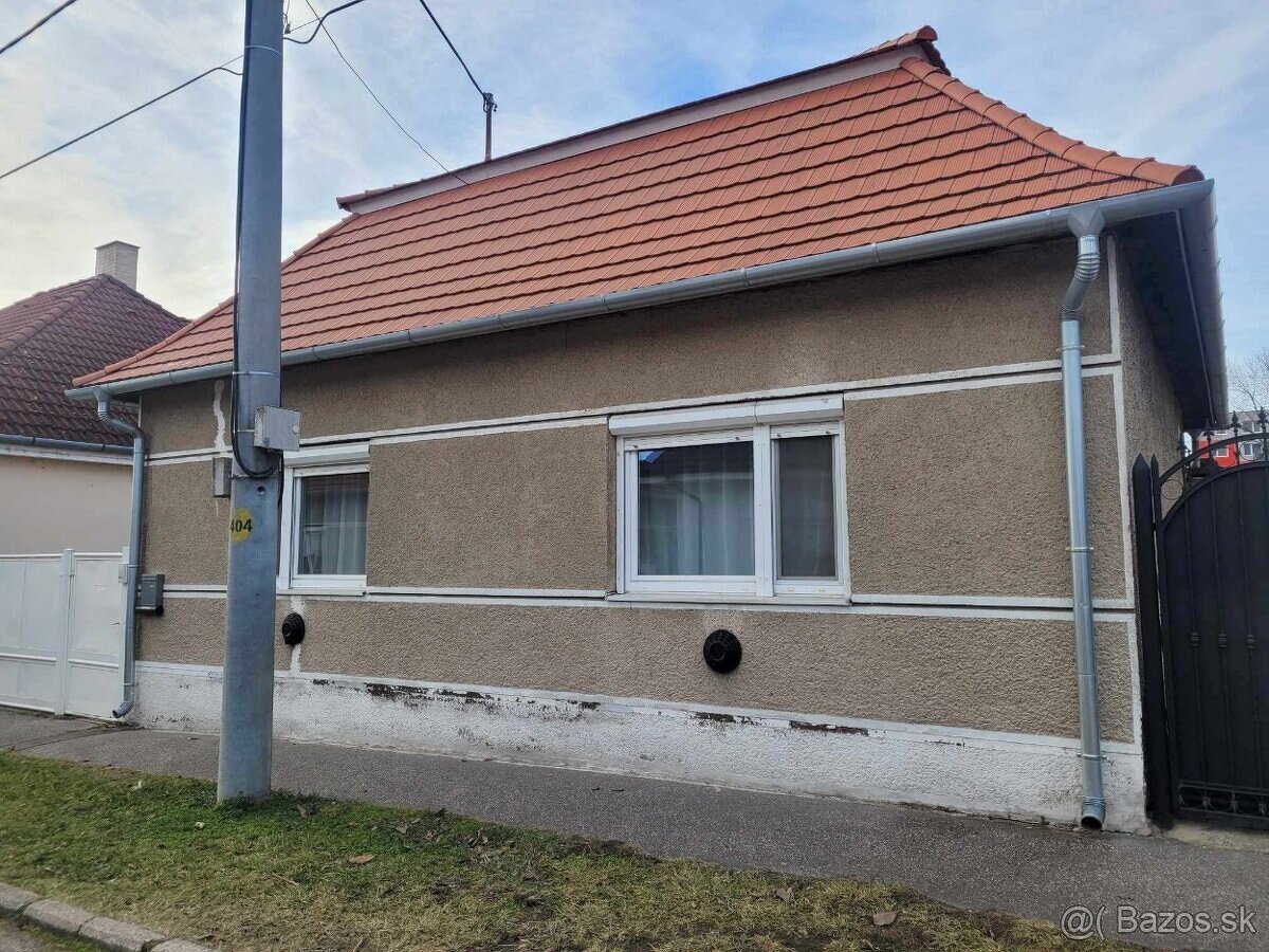 Ponúkame na predaj rodinný dom v Štúrove