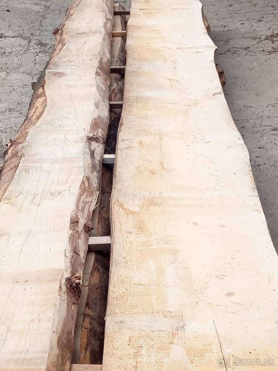 Predám suché smrekové fošne dĺžka 4m šírka 50-60 cm . fošne