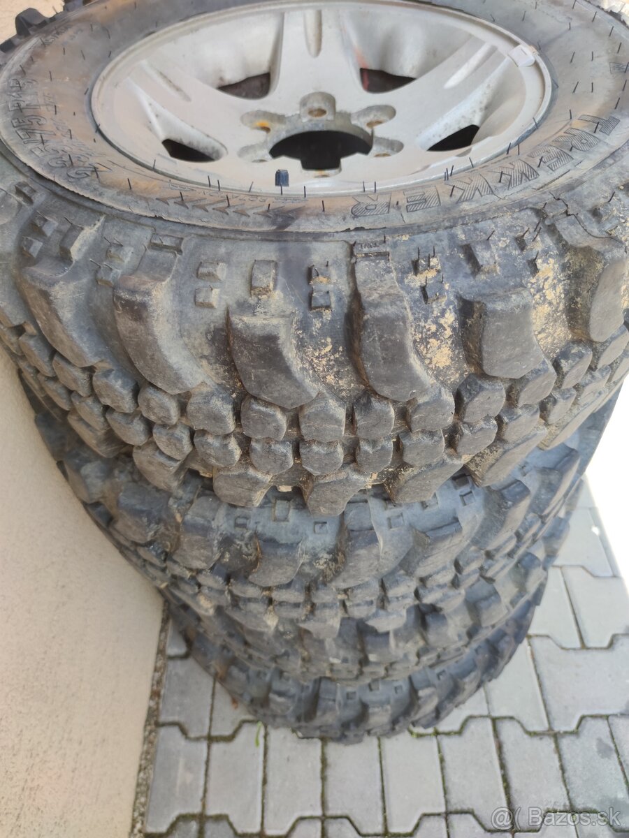 5x139,7 235/75 R15 Sang Yong