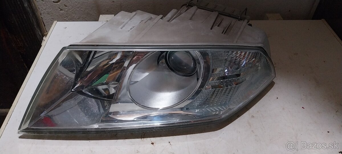 Predám ľavé predné svetlo pred facelift na octavia 2