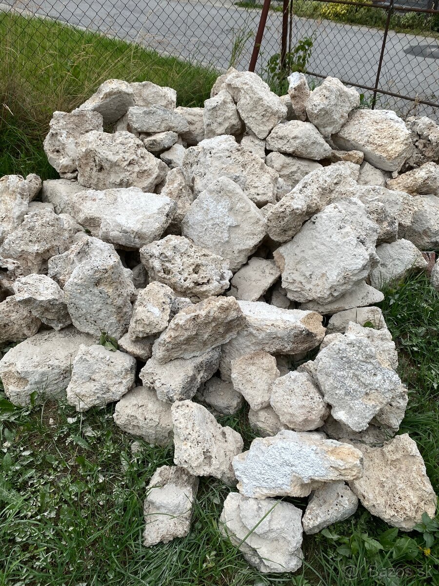 Tuf, Travertín