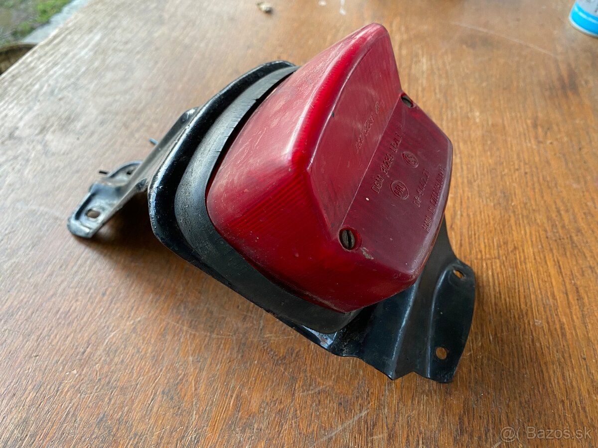 Zadne svetlo jawa 350 typ 634