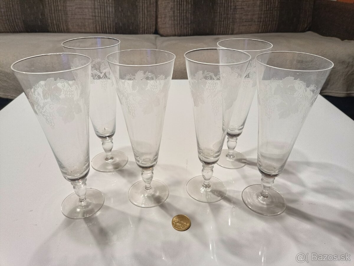 Sada vínových pohárov