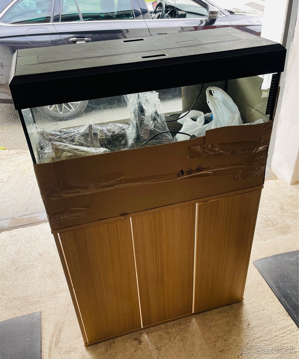 Akvárium 125 l + stolík