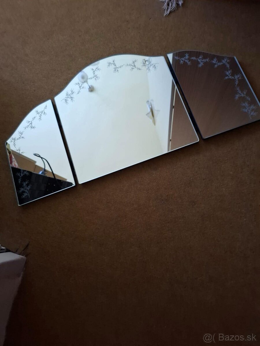 Trojzrkadlo so vzorom