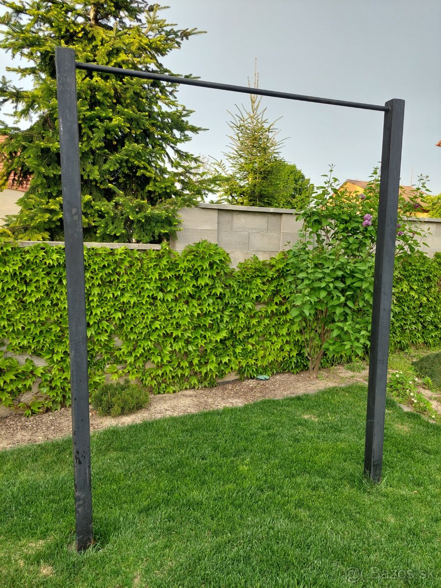 Workout hrazda na posilnovanie ruk a brucha