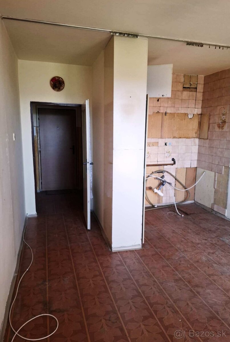 1-izbový byt 39 m2, LOGGIA pôv. stav, NÁDHERNÝ VÝHĽAD