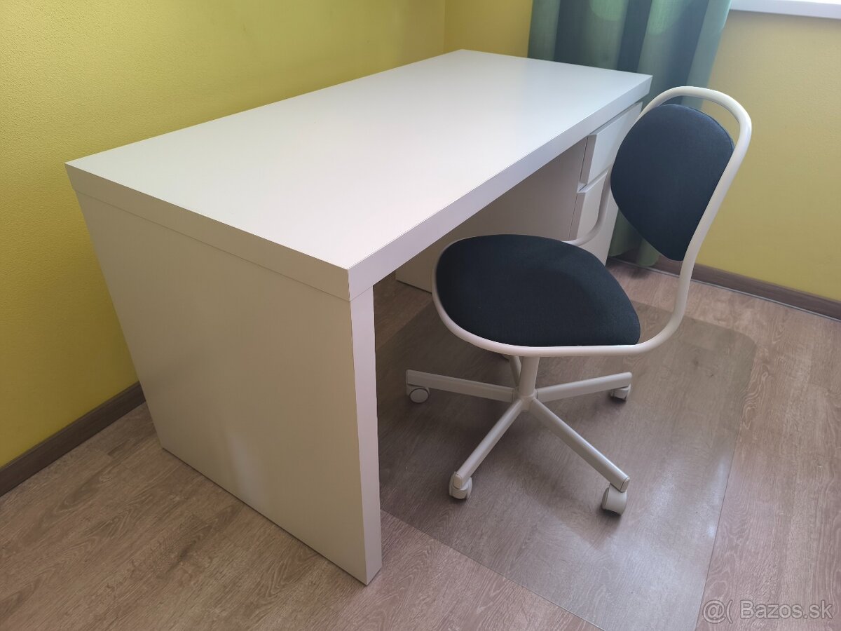 Písací stôl so stolickou