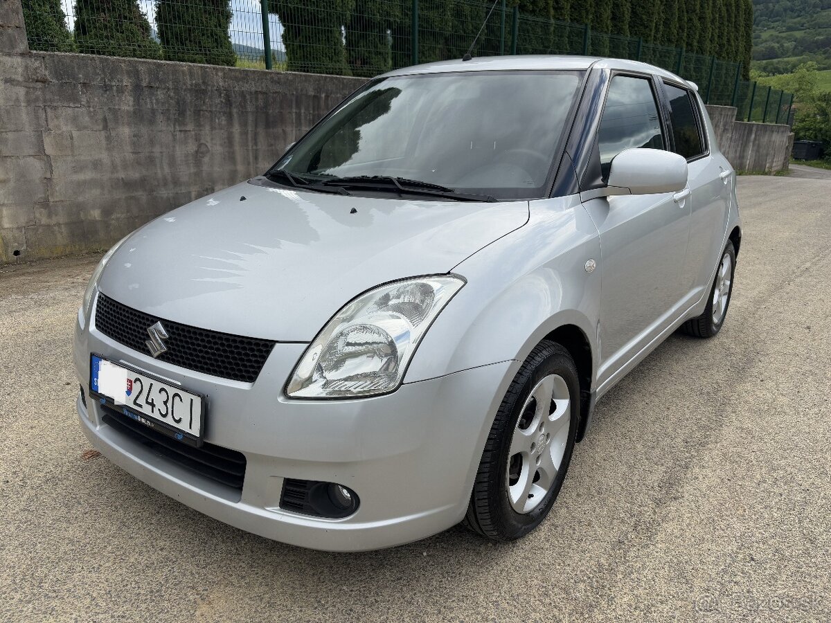 Suzuki Swift 1.3 AUTOMAT, 160 000 km, parkovacie senzory