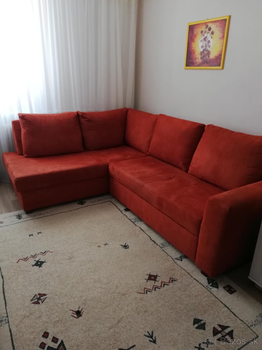 Rozkladací gauč s úložným priestorom v top stave