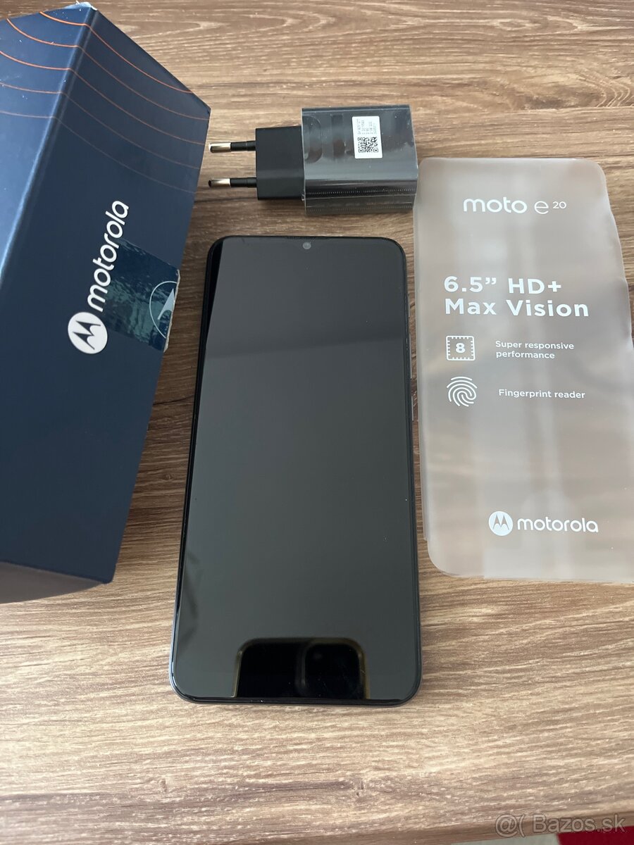 Mobilny telefon Motorola e20