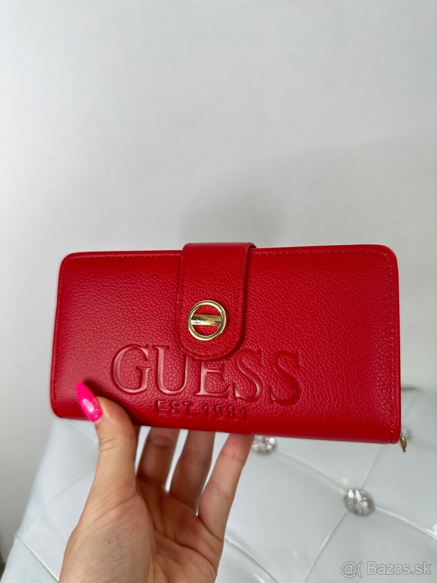 guess penazenka cervena