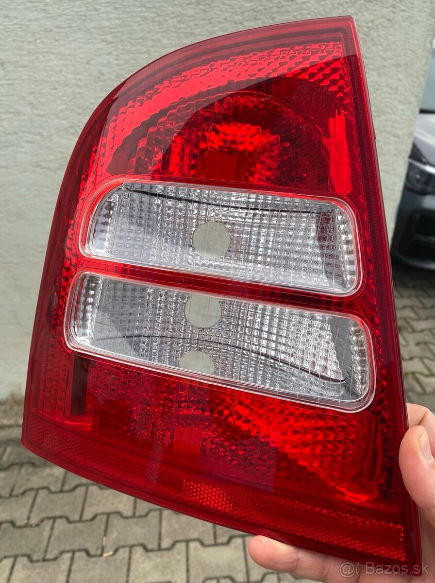 Predám ľavé zadné svetlo na Škoda Octavia I sedan facelift