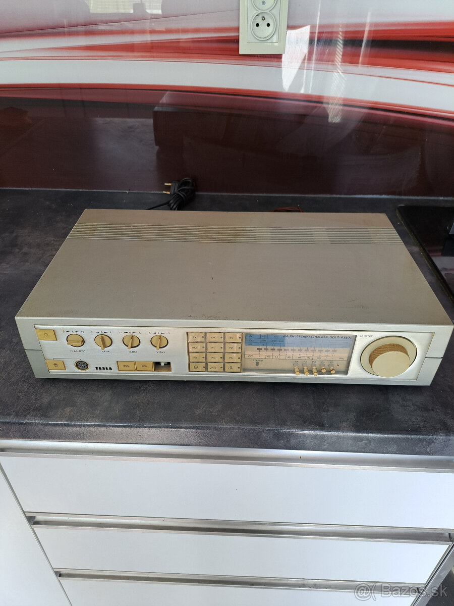 Tesla AM FM Stereo Prijimač Solo 638 A