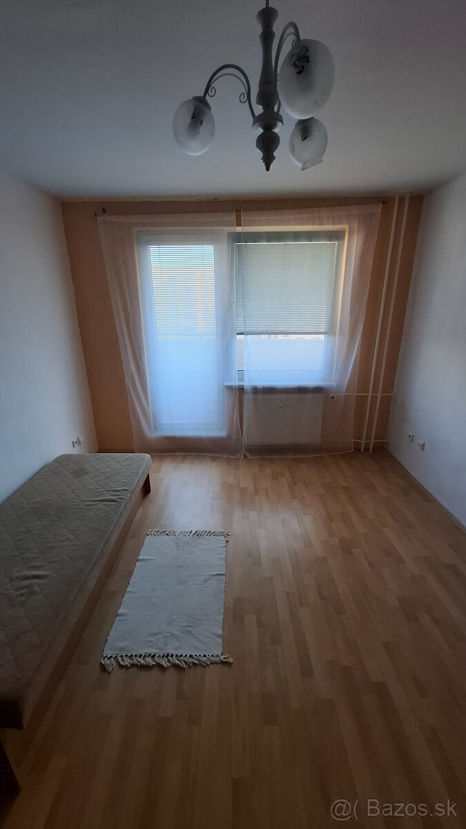 1 izbový byt Nové Zámky