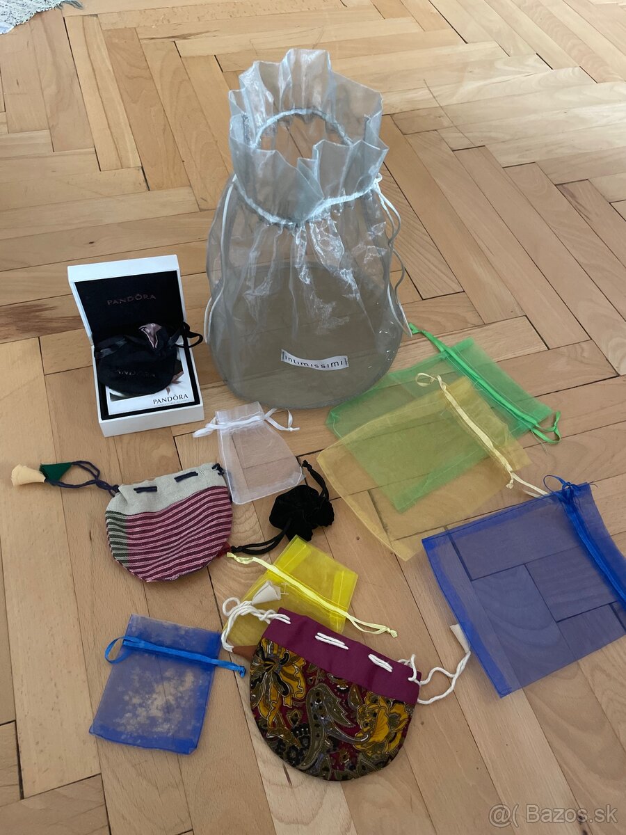 Darujem rozne okrasne vrecuska