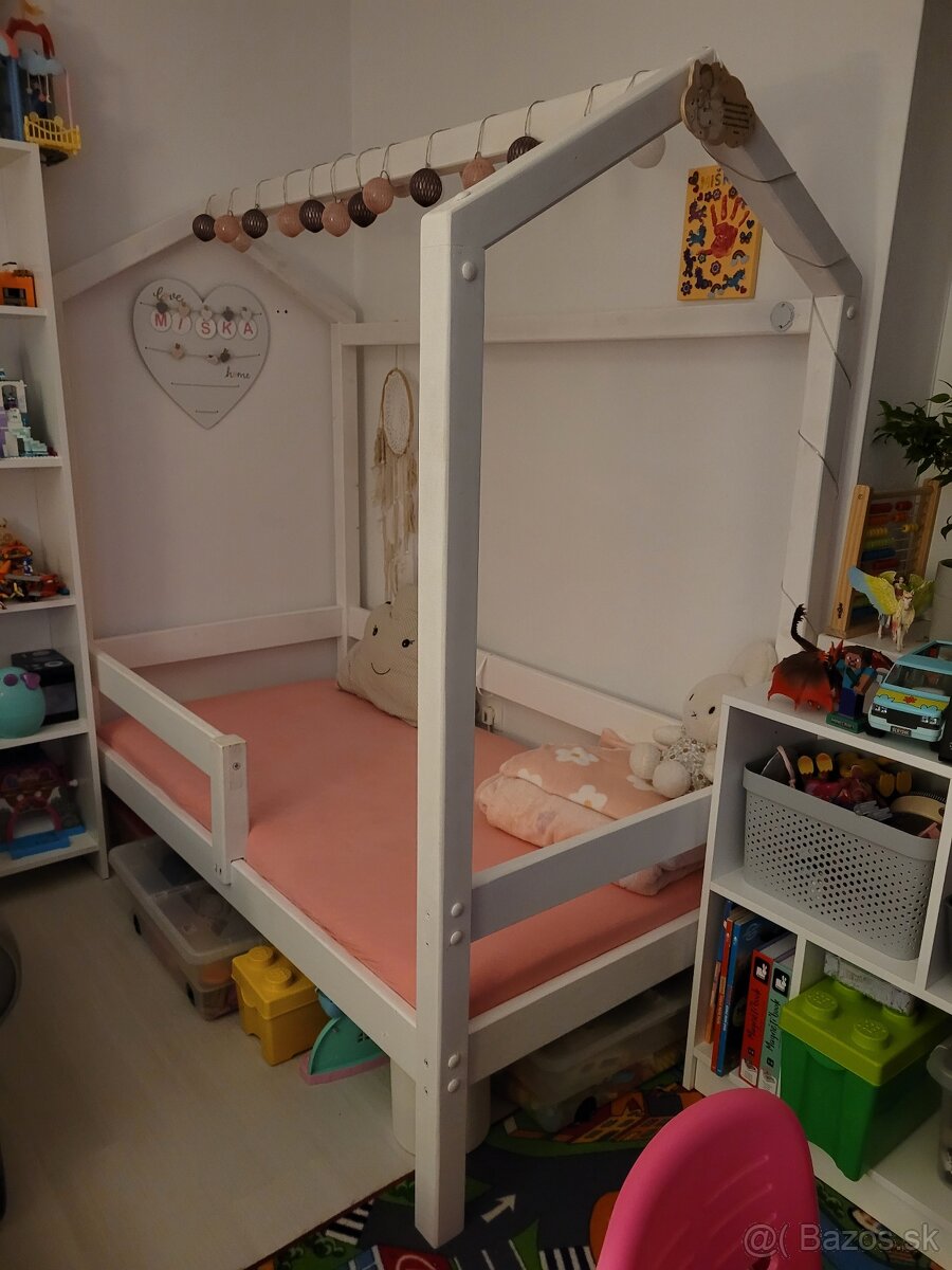 Domčeková posteľ 160 x 80 cm s matracom