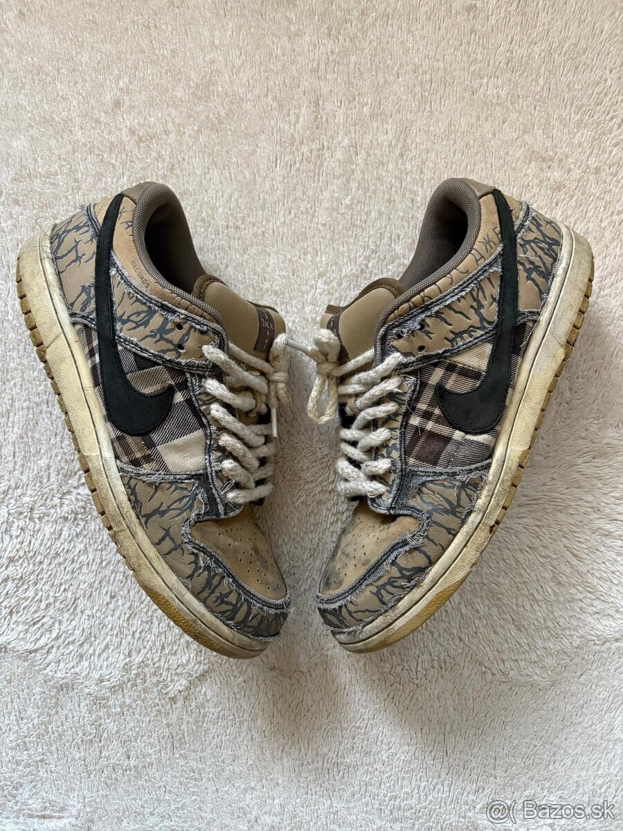 Nike SB Dunk Trawiss Scott 44