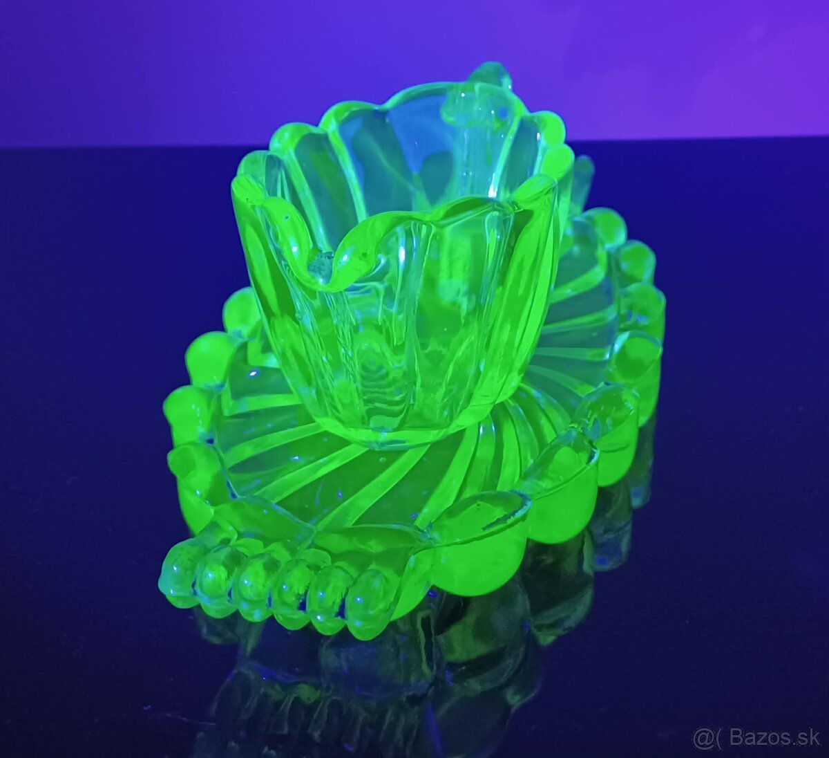 Art Deco uranové sklo mliečnik v top stave