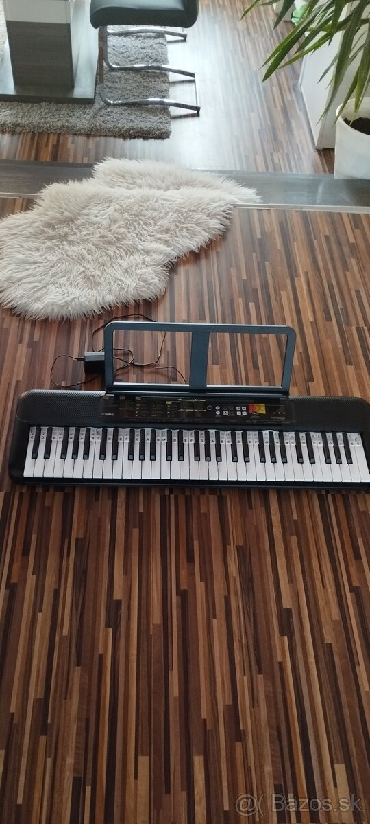 Yamaha PSR-F52 Keyboard