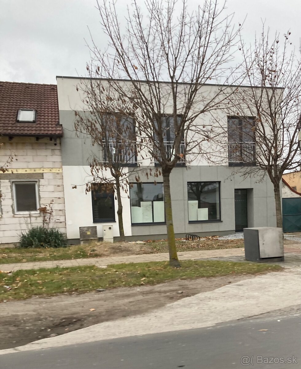 Priestory pre služby vo Veľkych Levároch.