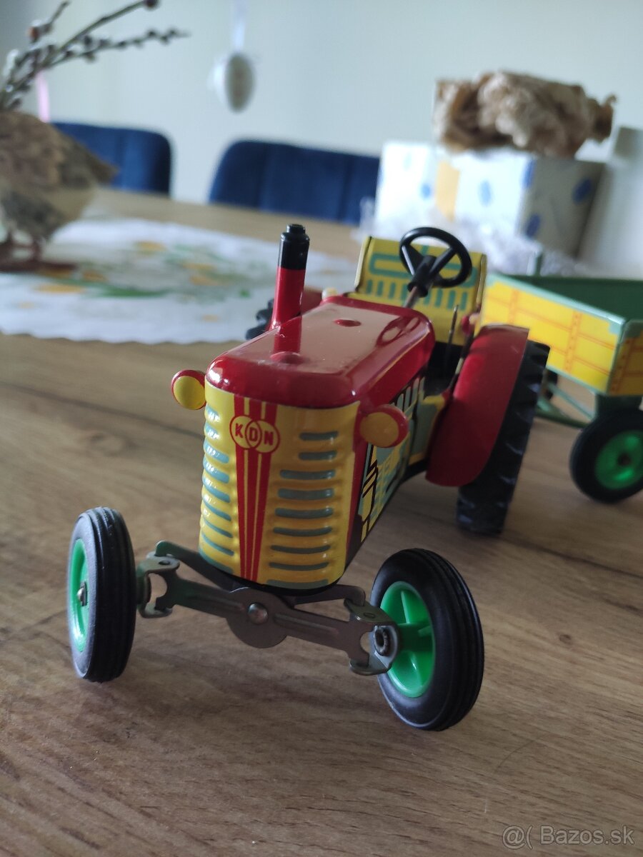 Retro naťahovaci traktor