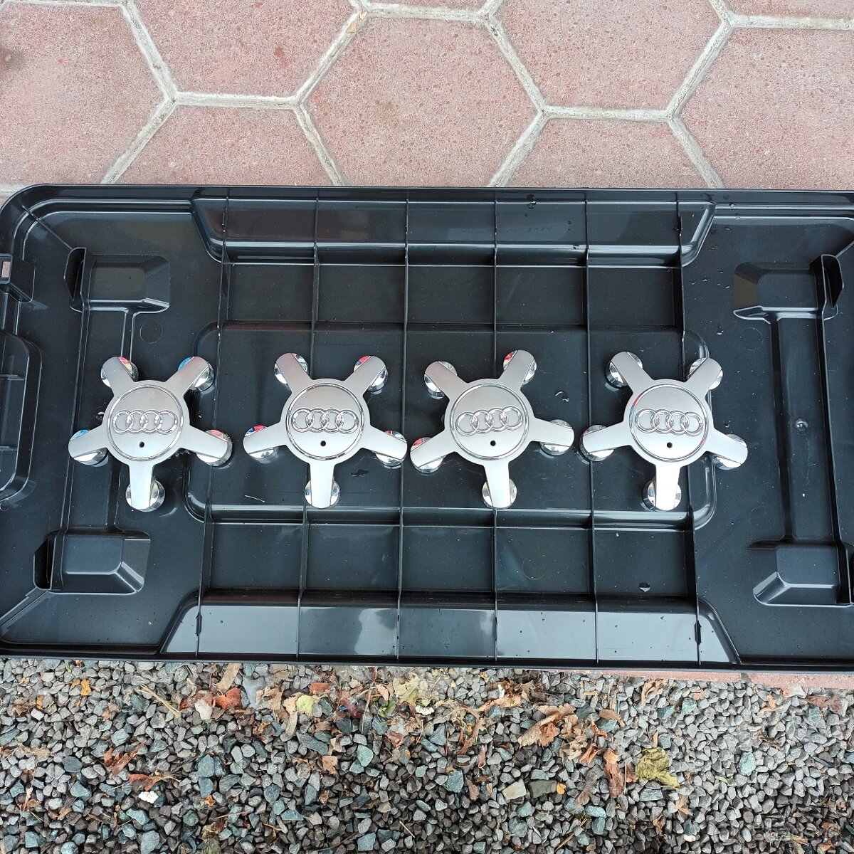 Predám stredové krytky AUDI 4F0601165N