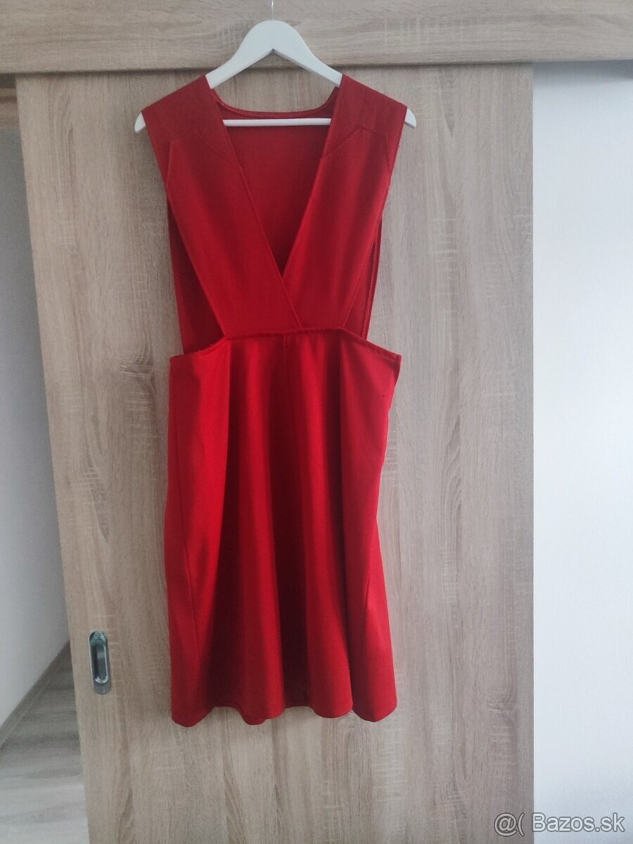 červené šaty veľkosť L/XL