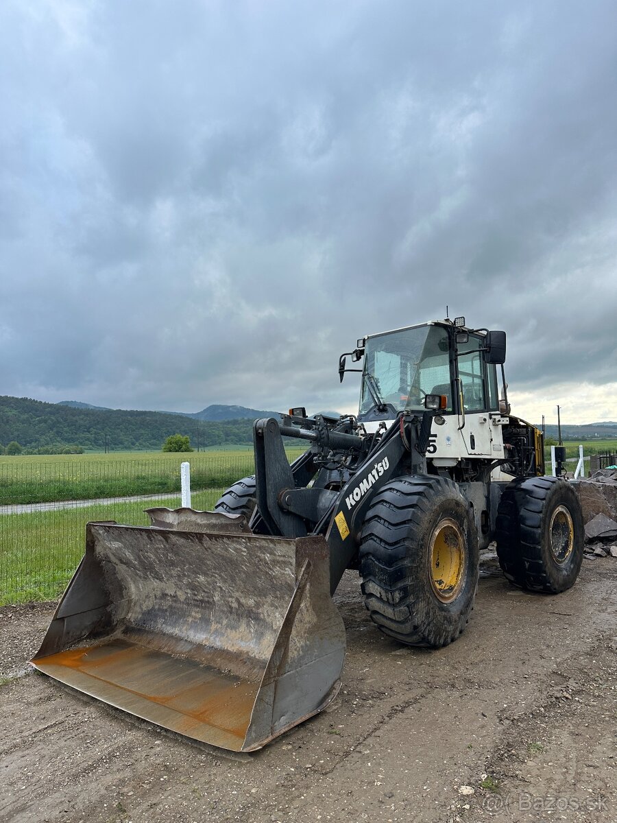 Čelný nakladač Komatsu WA200