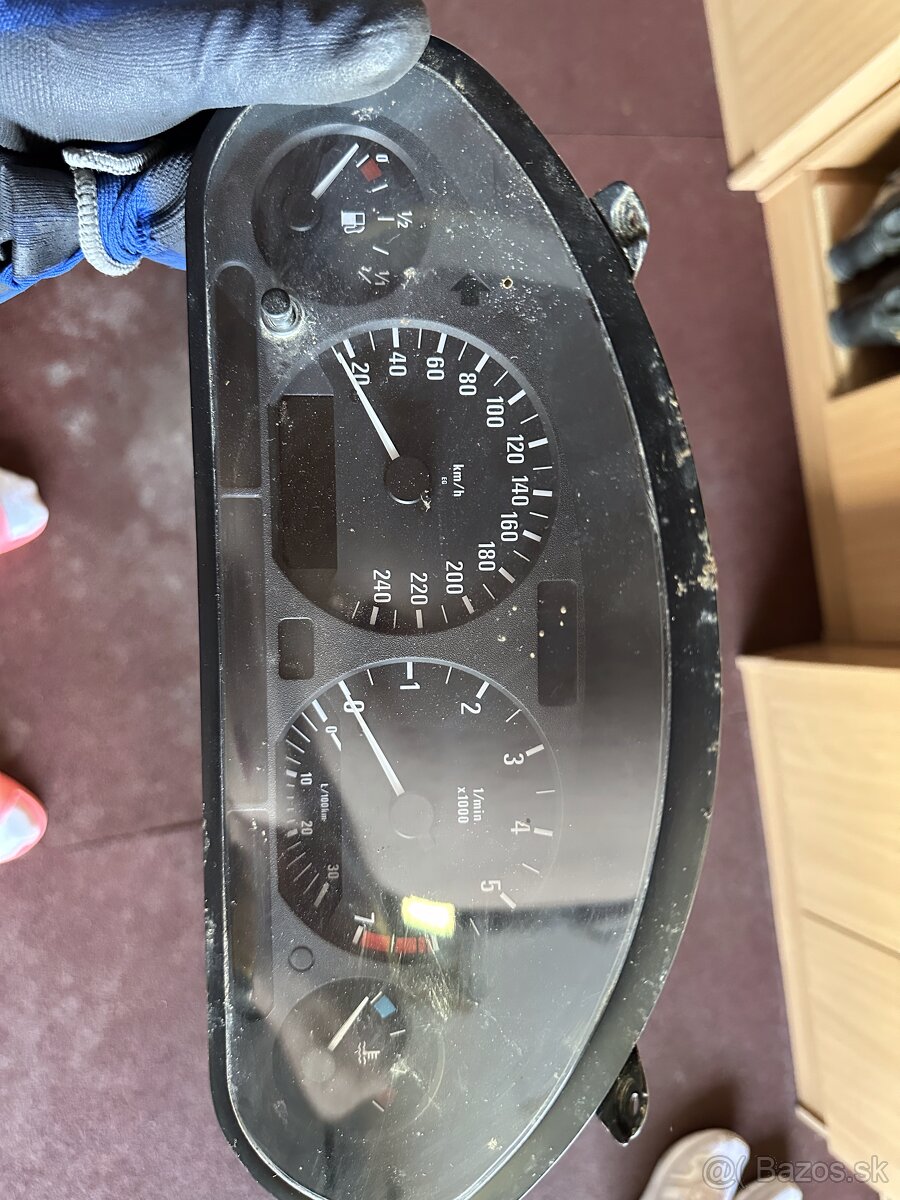 BMW E36 budíky