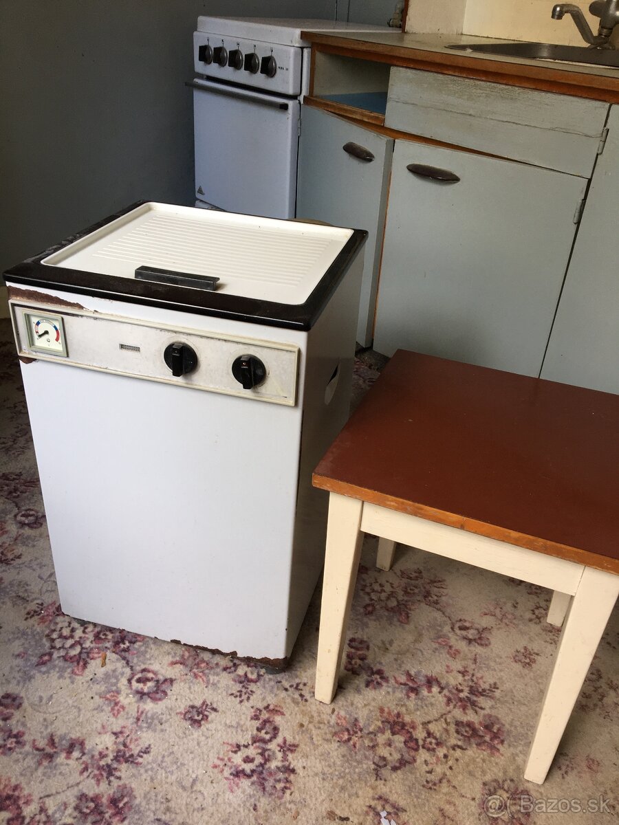 predam retro stolicka 10euro
