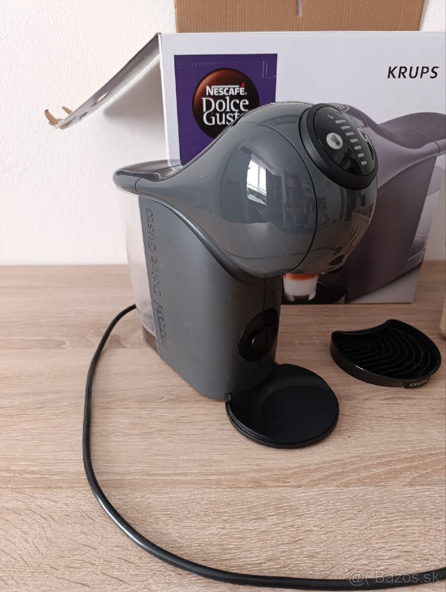Kapsulový kávovar Dolce Gusto Géniov S