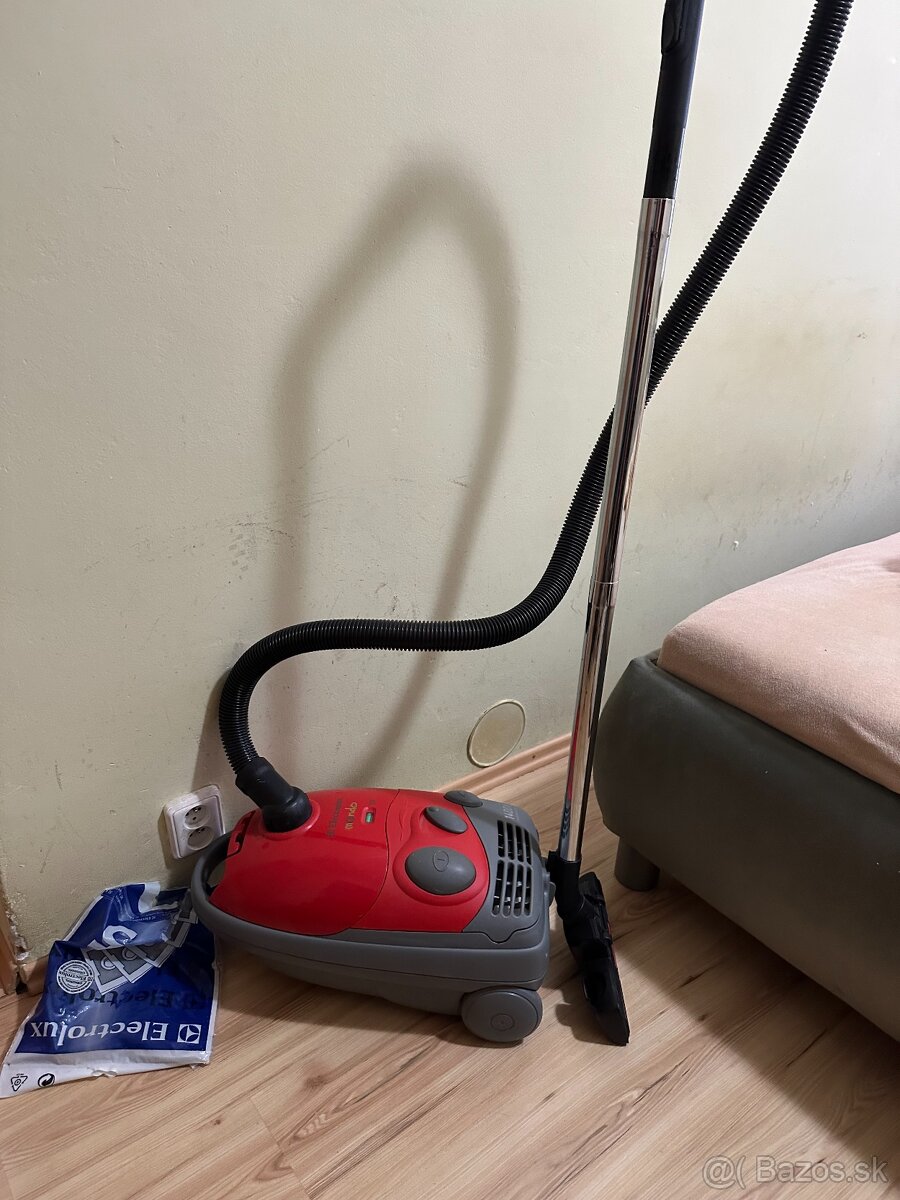 ELECTROLUX vysávač 1400W ako NOVÝ