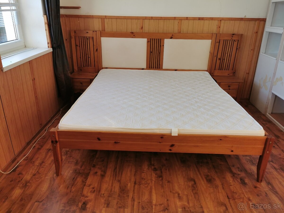 Manželská posteľ z masívu 180x200